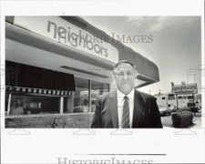 1988 Press Photo Jim Angleton, new owner of Neighbors Restaurant in Miami, FL