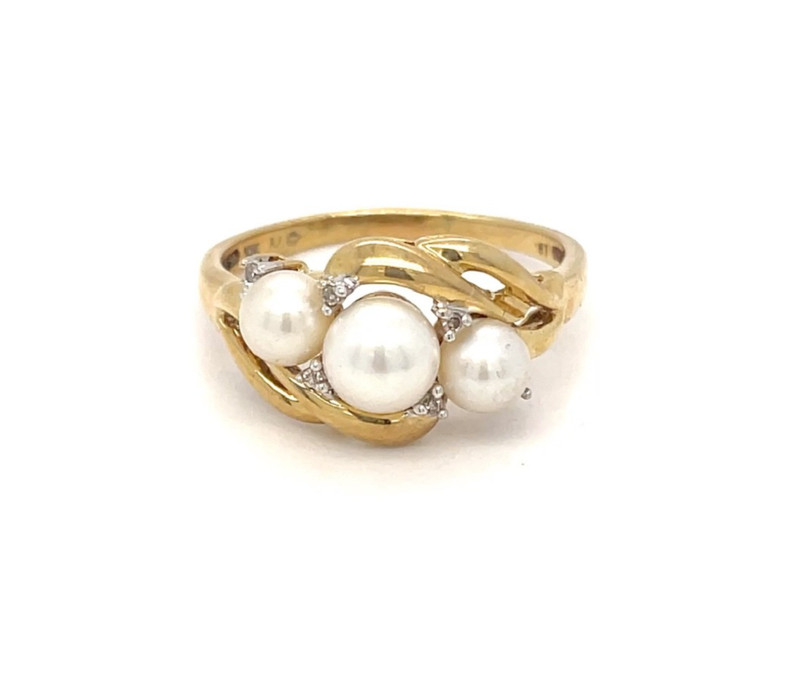 Vintage 10K yellow Gold Pearl and Diamond Accent cocktail Ring size 9 3.5 grams