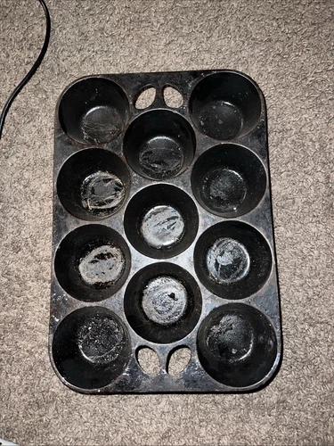 Early WAGNER Cast Iron Corn Bread Muffin Pop Over Popover Vintage Pan Unmarked A