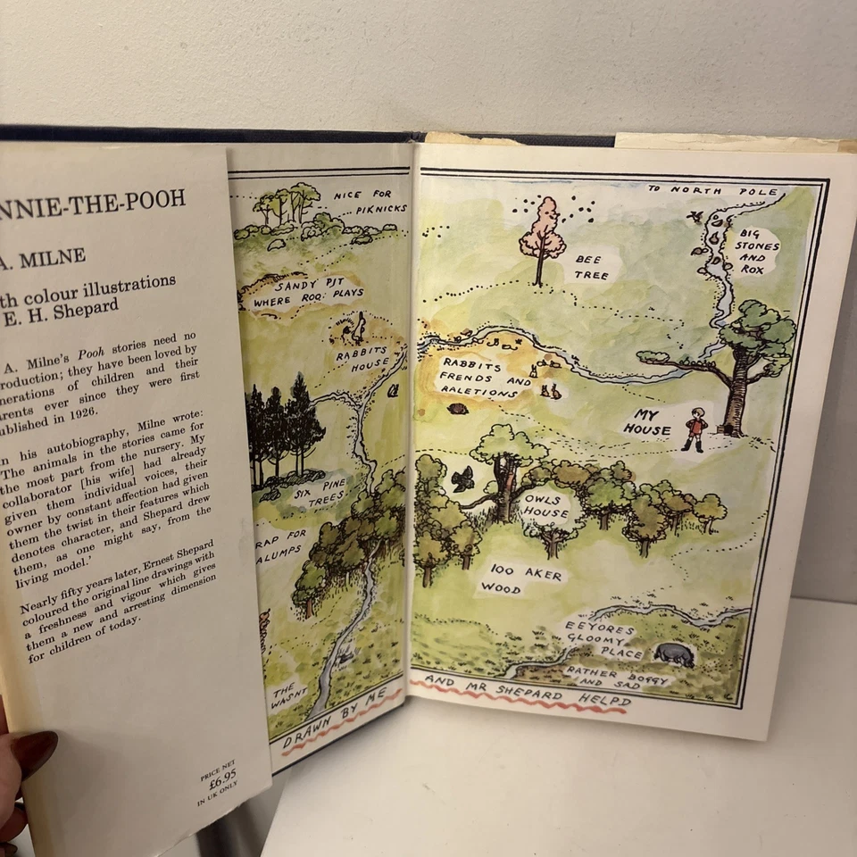 Winnir The Pooh Vintage Book A.A Milne Blue Hardback Book Methuen 1983 Print - Image 2 of 4