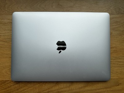 Apple MacBook Air 13,3 Zoll 256GB SSD 8GB RAM M1 Chip MGN93D/A Silber Silver