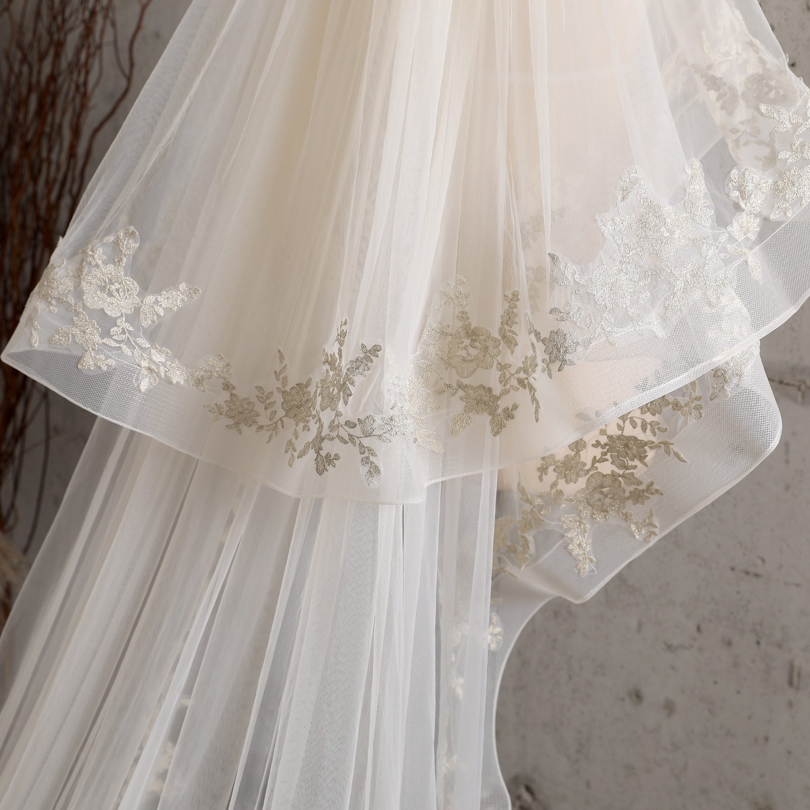 2-Layer Wedding Veil Beautiful Bridal with Blusher Floral Veil thumbnail 3