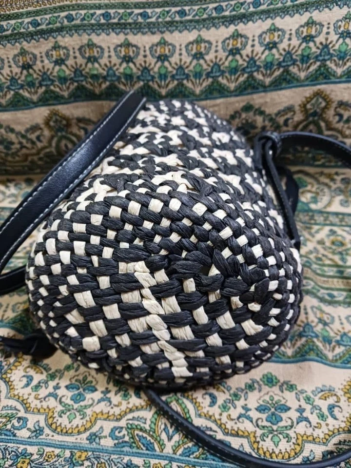 Bolso Cesta LOEWE Negro Casi Como Nuevo 13x18x13cm Auténtico Usado Foto 4 de 4