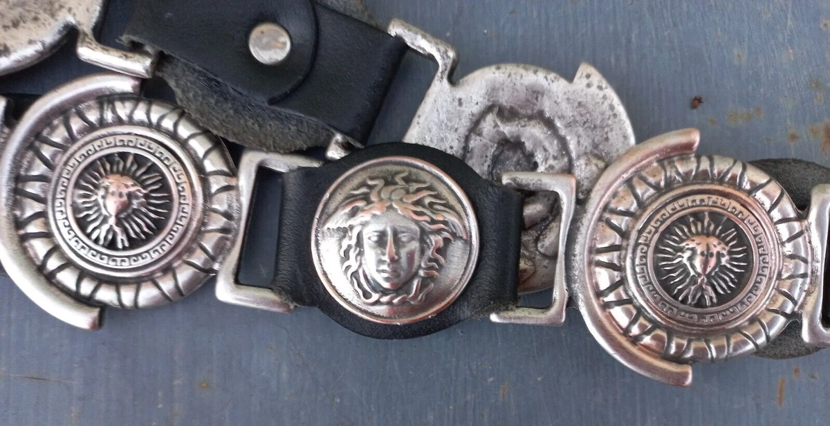 Ceinture décorative gravée en cuir blanc, métal argenté, vintage des années 1970 et 1980 - France