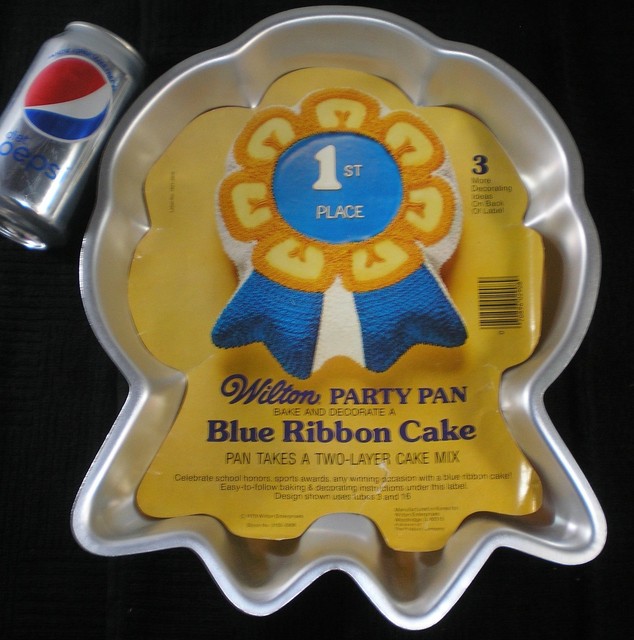 Wilton Cake Pan Blue Ribbon (1979) Shaped Birthday Aluminum Cake Pan