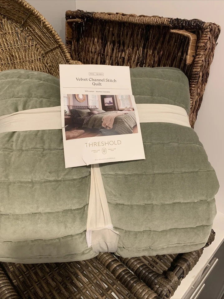 Queen Stitch Channel Threshold Velvet Quilt Green+2 Standard Pillowcases - Image 2 of 4