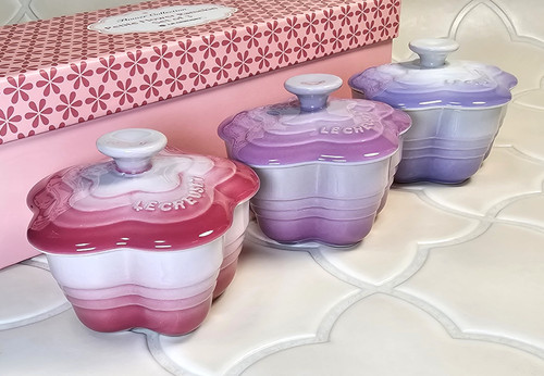 Le Creuset Stoneware Petite Flower Ramekin Set of 3 Cattleya Pink Blossom w/ Box