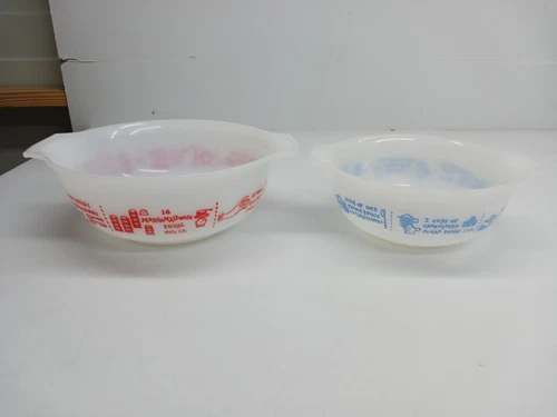 Lot Of 2 VINTAGE GLASBAKE  HOME MAKER MEASUREMENT MIXING BOWLS Red And Blue
