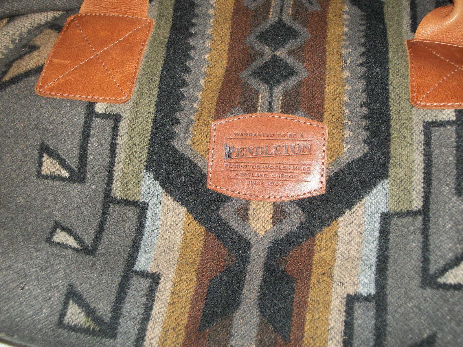 PENDLETON WOOLEN MILLS WOOL LEATHER WEEKENDER BAG… - image 4