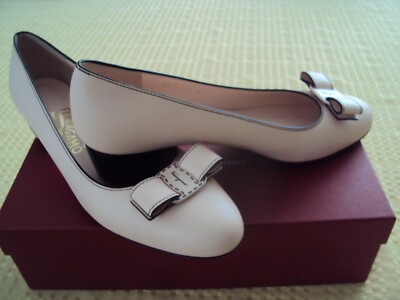マ*リ様 Salvatore Ferragamo VARA STITC s-l400.jpg