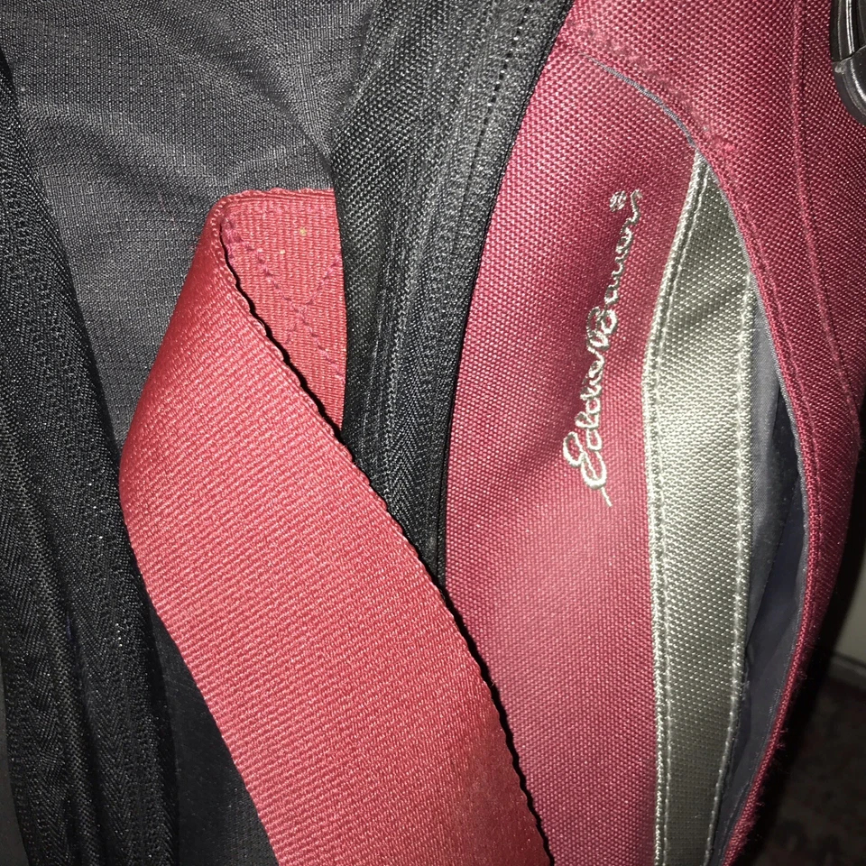 Спортивная сумка на колесиках Eddie Bauer 34 красная черная/серая 34 дюйма x 15 дюймов x 13 дюймов - Изображение 3 из 4