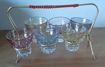 6 farbige Schnapsgläser 2 cl geeicht in elegantem Ständer original 50 er Jahre