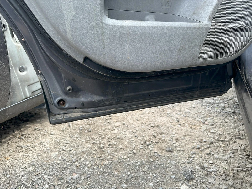 Used Rear Left Door Assembly Rear Side fits: 2012 Toyota Highlander Rear Left Gr - Imagem 3 de 4