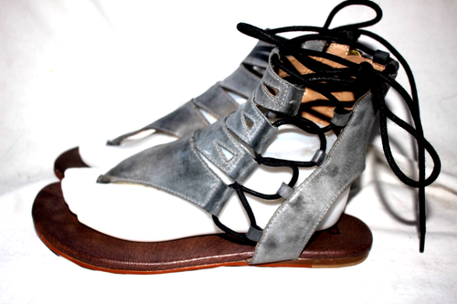 Sandalias Bed Stu Roan 9.5 Rosalinda Gris Negro Cuero Cremallera Tanga Gladiador - Imagen 5 de 11