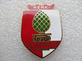 altes Abzeichen Werk Feuerwehr Augsburg ca. 4 4 x 3 1 cm