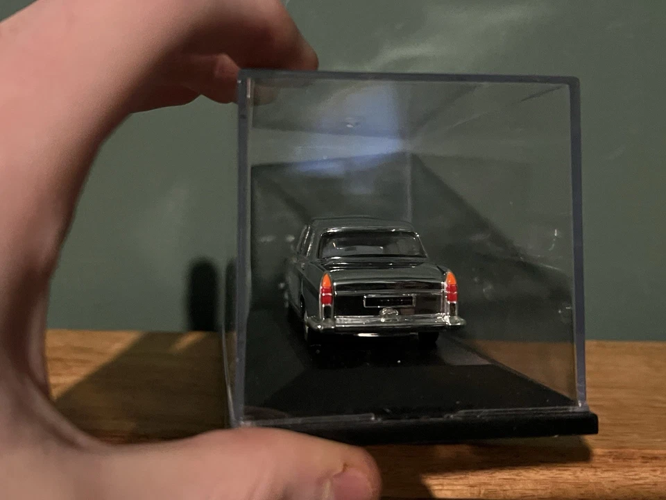 Lledo Vanguards 1:43 Austin A60 Cambridge Chrome Car Model Boxed Ltd Ed. of 500 - Image 4 of 4