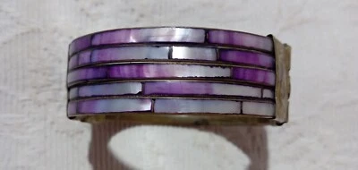 Vintage Bracelet Bangle Ethnique en Nacre violette  et Laiton - Photo 1/4