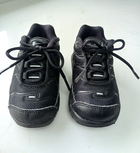 Nike Air Max Plus TD Triple Black Kleinkind Jungen Turnschuhe Schuhe Größe: UK 5,5 EUR 22