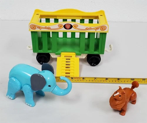 Z-261 VINTAGE 1970/80'S FISHER-PRICE LITTLE PEOPLE CIRCUS TRAIN CAR W/ANIMALS!