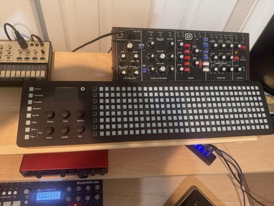 Polyend Seq MIDI Sequencer SLIGHT USE