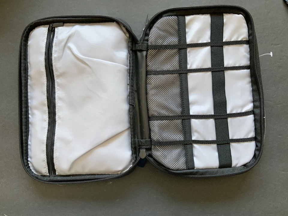 Bolsa de viaje Mia Toro-electrónica o organizador de maquillaje viaje 10x7x2 pulgadas nueva sin etiquetas Foto 4 de 4