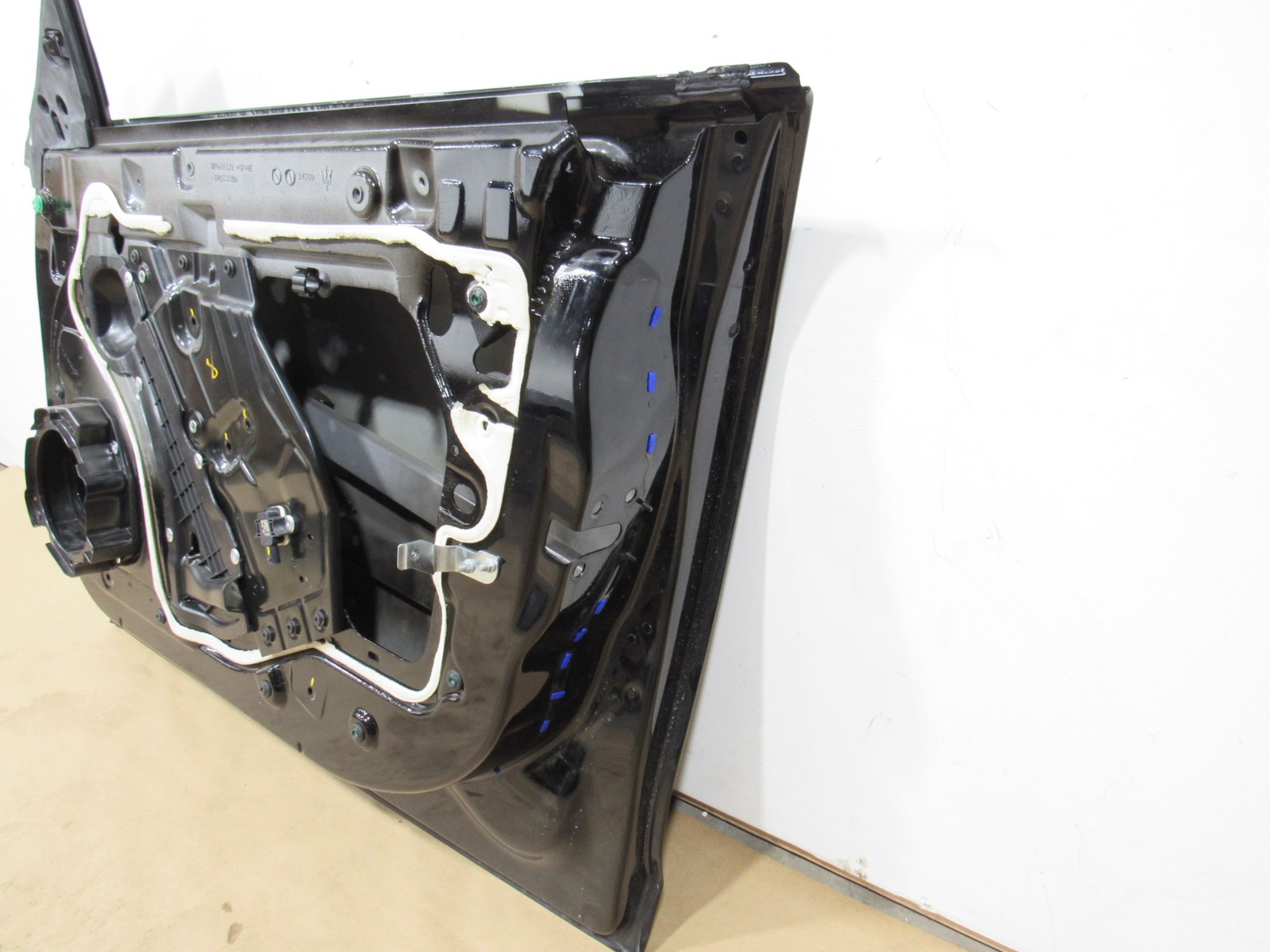14-19 Maserati Quattroporte 2016 Front Right Passenger Door Shell ;:M