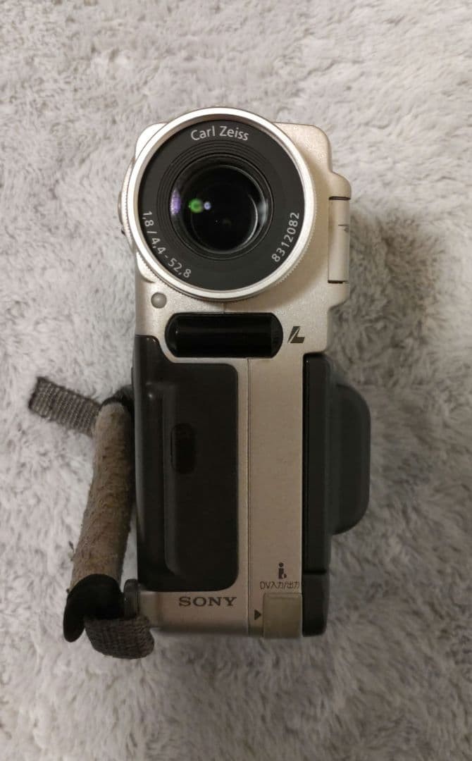 Sony DCR-PC10 Handycam Compact MiniDV Video Camera S-Video 12x