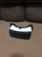 SAMSUNG Gear VR Oculus Virtual Reality Headset SM-R322 w/ Head Strap