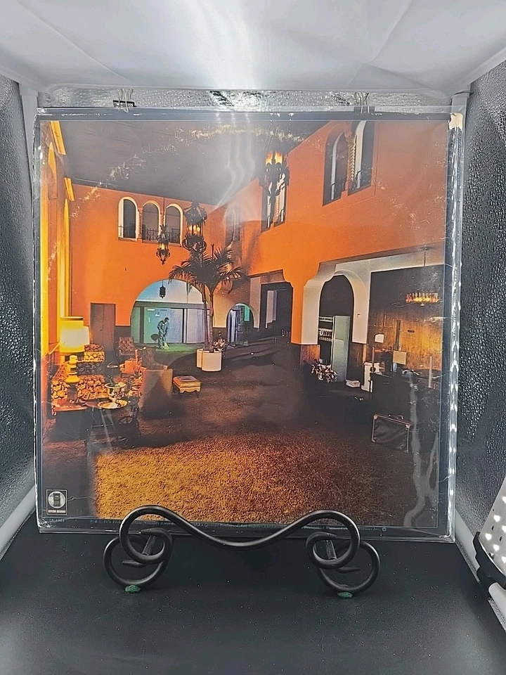 The Eagles Vinyl Hotel California LP 1976 7E-1084 1st Santa Maria Press  VG+/VG - Image 3 of 4