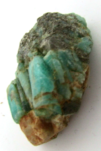 Colombian emerald hexagons in their pyrite matrix, total weight 21 grs - Picture 3 of 6