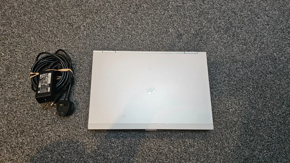 HP EliteBook 8470p LAPTOP Won't Turn On, For parts or not working-NO RAM-NO HDD - Image 2 of 4