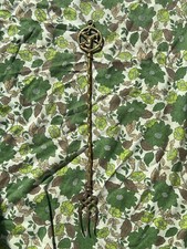 VINTAGE BRASS ISLE OF MAN 3 LEGS - OLD BRASS TOASTING FORK - SOUVENIR