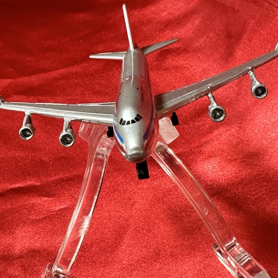 Avión de juguete Maisto American Airlines de 5 pulgadas de largo. Falta 1 tren de aterrizaje ☑️fotos Foto 3 de 4