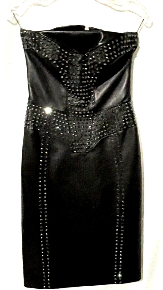 Abito da cocktail Versace 2012 Runway in pelle con borchie impreziosito LBD US 0 2 4 IT 38
