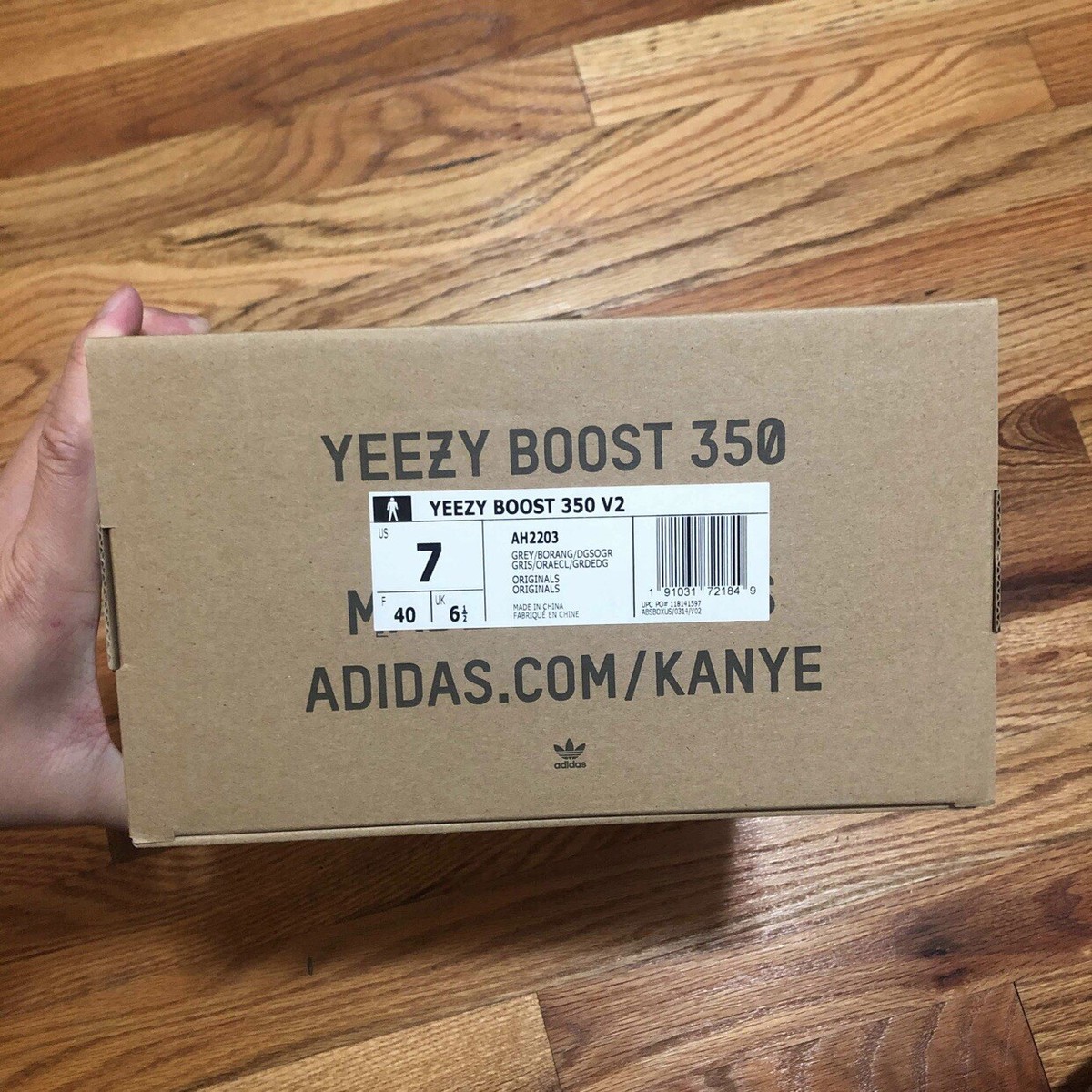 yeezy boost 350 v2 beluga 2.0 box adidas - Used ish Beluga stripe from the original is also replaced with a tonal grey that seamlessly blends into the design Size 14 - adidas Yeezy