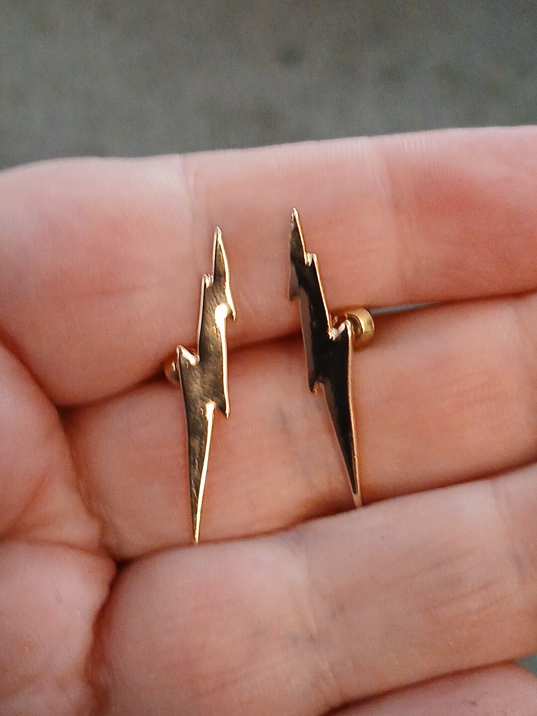 NUEVO SIN ETIQUETAS Harry Potter Rayo Rayo Pendientes Cicatriz Valdemort