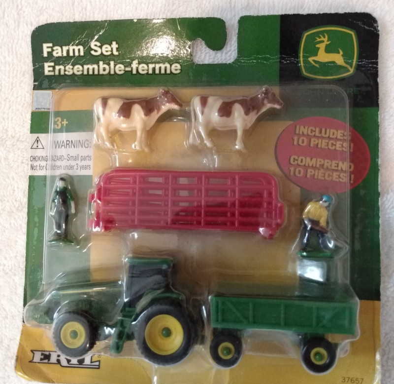 JOHN DEERE FARM SET, 2010 ERTYL