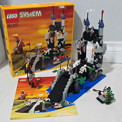 LEGO System Castle 6078 Royal Drawbridge 251pc Complete Set w/ Box, Instructions