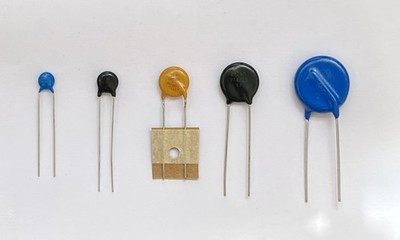 3St. | 5St. | 6St. | 10St. | Varistor ( Scheiben-Ø, Spannung, Menge wählbar )