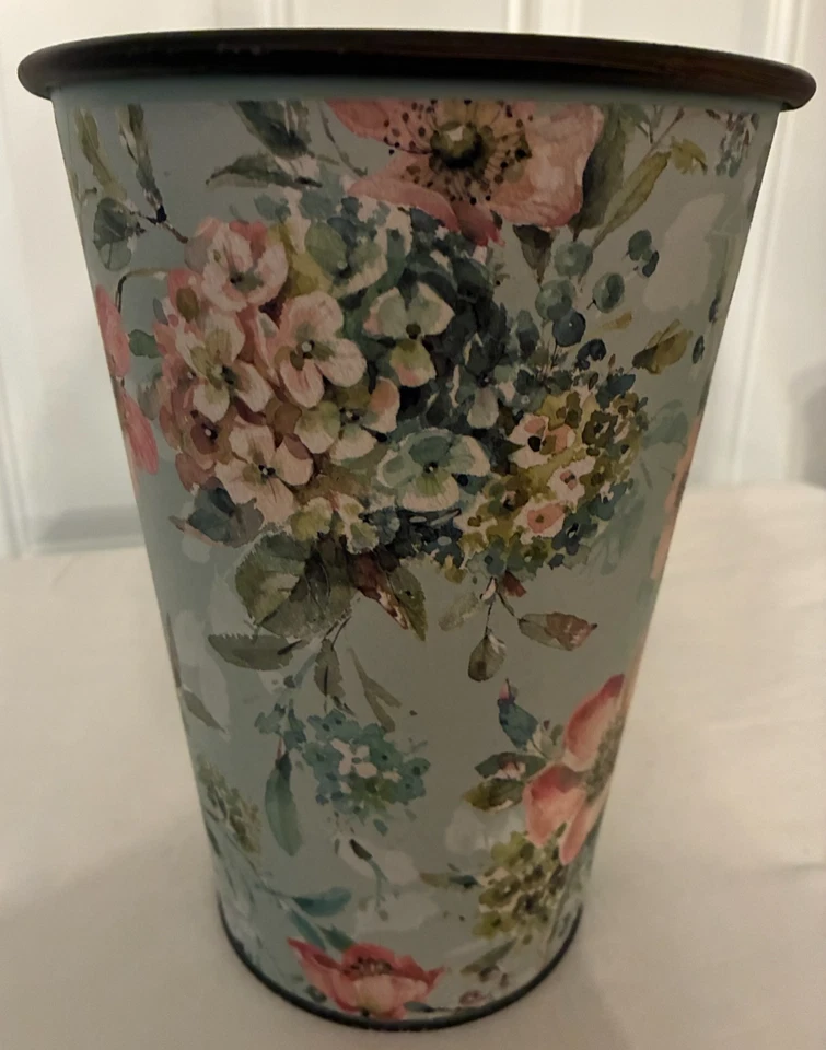 Set of 2 Patterned Flower Metal Vases - Image 4 of 4