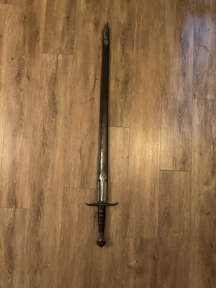 Espada de una mano ennegrecida con funda caballero medieval Foto 3 de 3