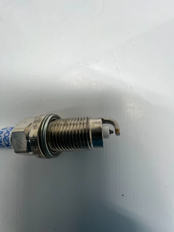 (CANTIDAD 4) Bujía doble platino Denso 3326 PK20GR8 para Volkswagen Jetta 2015 Foto 2 de 4