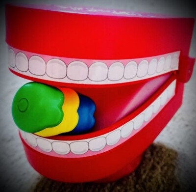 1997 M&M Burger King Toy - Chomping Teeth w/ Pull String