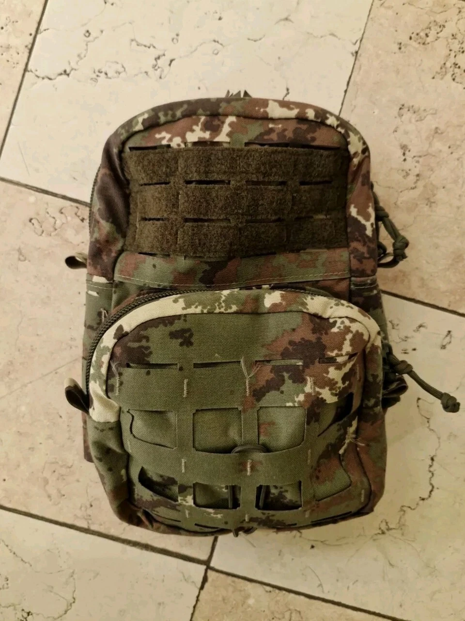 Foto 1 di 2