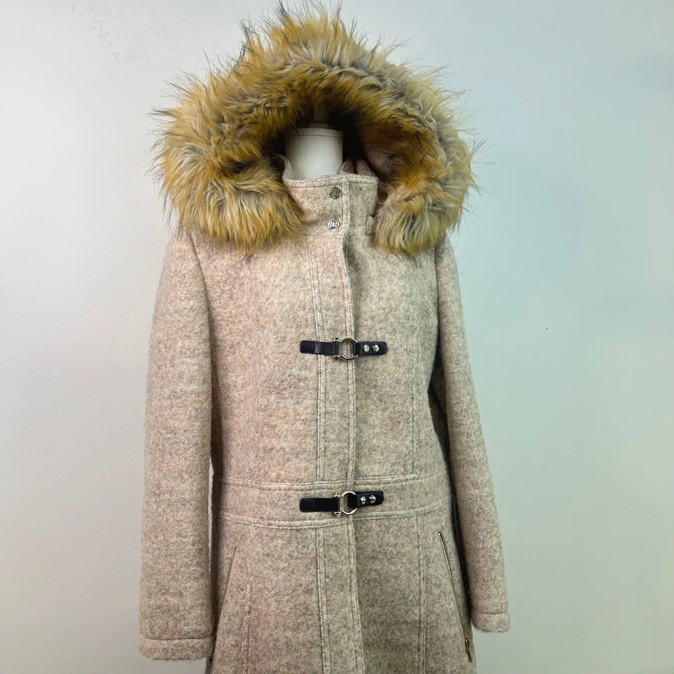 Abrigo de lana Ivanka Trump para mujer 16 beige hebilla de palanca imitación piel capucha chaqueta de invierno Foto 2 de 4