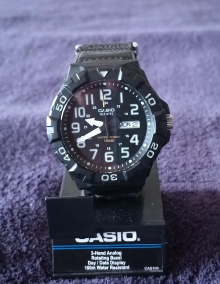 Casio MRW-210HB-1BV montre robuste anti-choc qui résiste aux travaux lourds