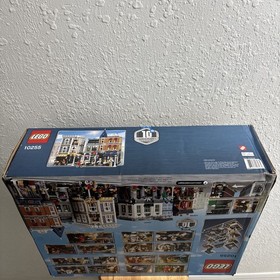 LEGO Creator Expert: 10th Anniversary Modular Building 10255 Assembly Square 