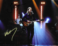 * THE LUMINEERS * signed 8x10 photo * WESLEY SCHULTZ & JEREMIAH FRAITES * COA *