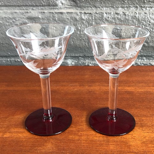 Pair Floral Etched Stemmed Sherry Cordial Glasses Candy Red Base Vintage Barware - Picture 7 of 8