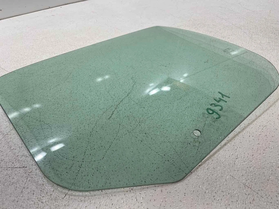 Fits 2011-2023 CHRYSLER 300 REAR RIGHT DOOR WINDOW GLASS OEM 55113490AD - Image 2 of 4